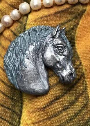 Брошь  голова лошади из полимерной глины3 фото