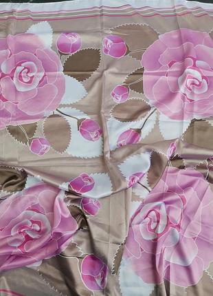 Шикарный, большой платок в нежный цветочный принт galimard