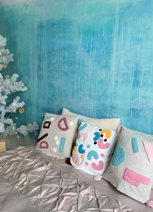 Яркая декоративная стильная подушка