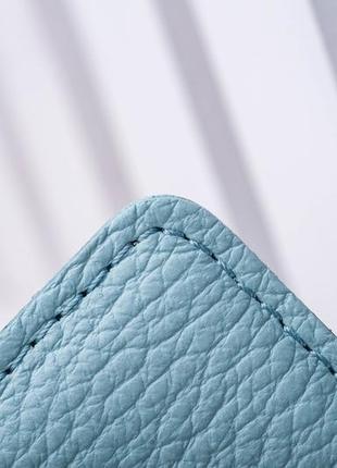 Картхолдер з натуральної шкіри від майстерні hidemont в світло-блакитного кольору, 72 кольори5 фото