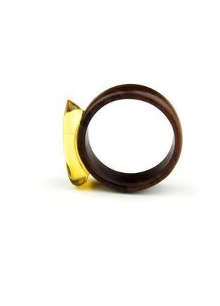 Деревянное кольцо с натуральным янтарем