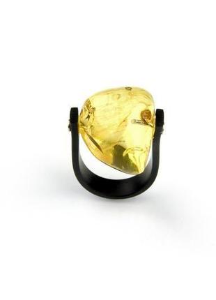Каучуковое кольцо с натуральным янтарем2 фото