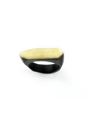 Деревянное кольцо с натуральным янтарем2 фото