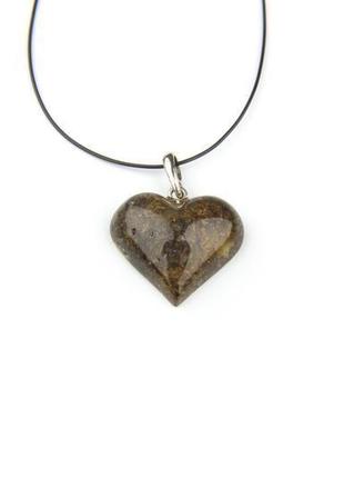 Янтарный кулон в виде сердца с серебряной фурнитурой1 фото