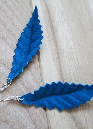 Синие серьги листья рельефные длинные серьги с листом подвеской легкий и удобный весенний аксессуар7 фото