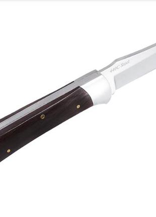 Нож складной  классического исполнения, рукоять эргономической формы  образована стальными лайнерами