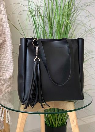 Вместительная сумка черного цвета