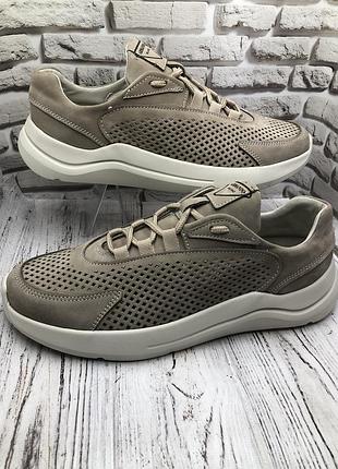 Чоловічі стильні кросівки на літо чоловіче шкіряне взуття кросівки в перфорацію на шнурках