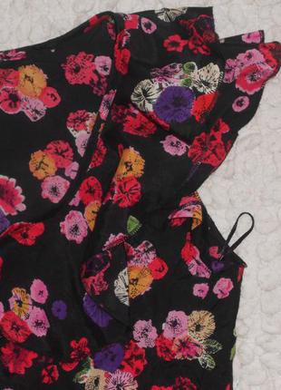 Яркая блузка в цветочек