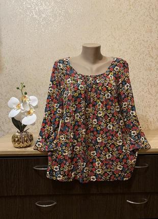Трикотажна, щільна блузка у квіти 54-581 фото