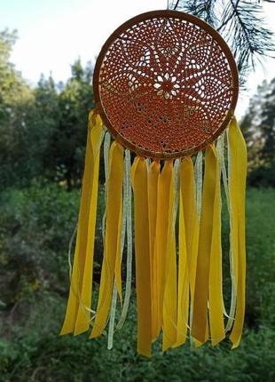 Желтый ловец снов с лентами и ажурным узором  / декор для дома / подарок6 фото