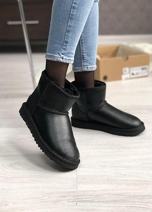 Уги жіночі шкіряні низькі чорні ugg australia classic mini 5854 w