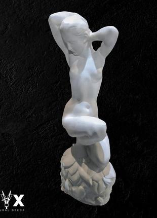 Скульптура гипсовая женская лилия