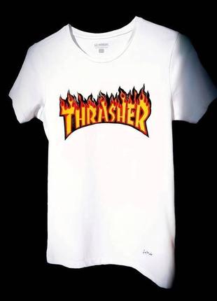 Белая футболка thrasher