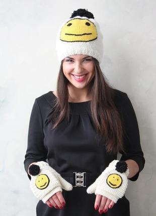 Варежки смайл с колпачком