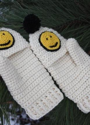 Варежки смайл с колпачком