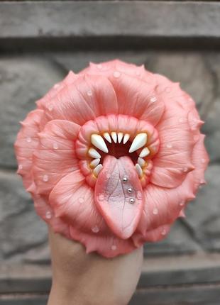Хищный розовый цветок, брошь и кулон 2 в 12 фото