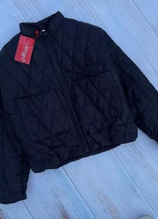 Стильна стегенна демисезонна куртка для дівчат чорного кольору 134см 140см 146см 152см 158см