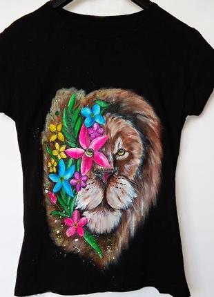 Жіноча футболка з розписом "lion flowers"2 фото