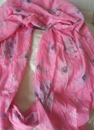 Розовый легкий шарф с цветами.2 фото