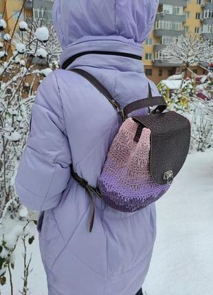 Вязанный рюкзак с кожаными деталями женский сиреневый рюкзак7 фото