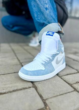 Женские кроссовки кроссовки nike air jordan retro 1 hyper royal2 фото