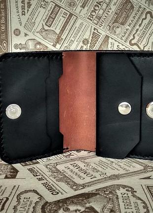 Небольшой кошелек с комбинацией кожи черного и коньячного цвета.2 фото