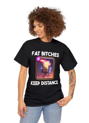 Футболка fat bitches keep distance2 фото