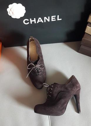 Guess! оригинал! шикарные туфли/ботольоны. натуральная замша.