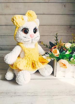 Кошка из плюшевой пряжи