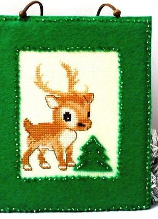 Рождественская вышивка с олененком. праздничный декор для детской комнаты.4 фото