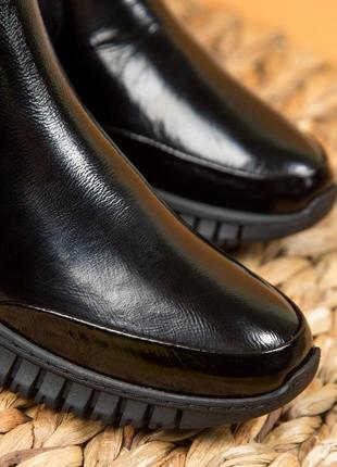 Жіночі черевики 18804 чорні гумка шкіра лак10 фото
