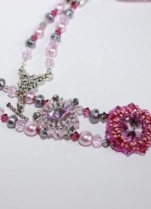 Розовое колье из агата, кристаллов и бисера "аленький цветочек"8 фото