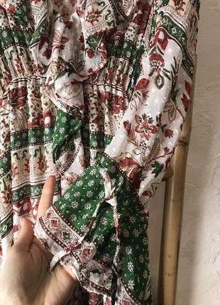 Zara шифоновое платье с рюшами в принт7 фото
