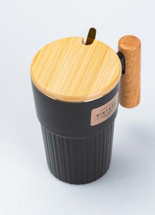 Чашка керамическая с ложкой и бамбуковой крышкой 400 мл черная3 фото