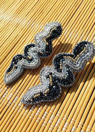 Вишиті сережки гвоздики у формі змії, сережки змійка, сережки з бісеру9 фото
