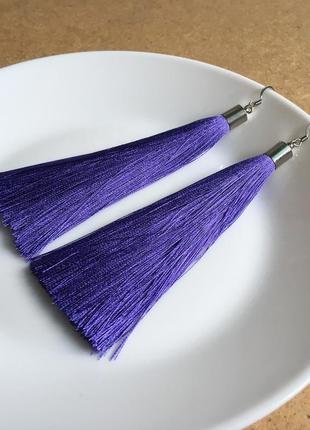 Фиолетовые серьги кисточки7 фото