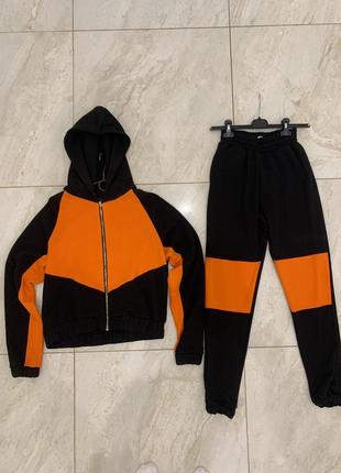 Спортивный дизайнерский костюм женский черный с оранжевым3 фото