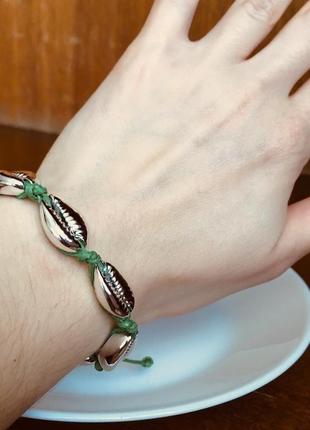 Зелений браслет з мушлями каурі9 фото