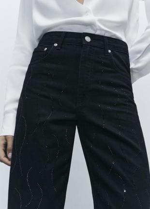 Новые женские джинсы zara со стразами от любимого испанского бренда. из лимитированной коллекции.