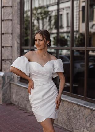 Коротка весільна сукня1 фото