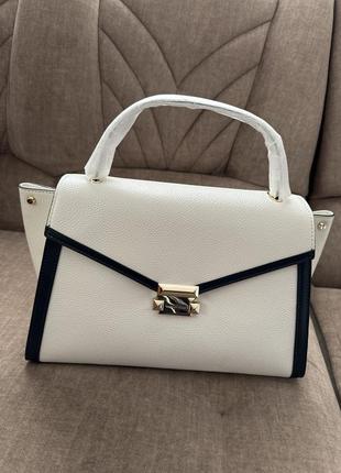 Стильное содержимое кожаной сумки michael kors whitney large logo tape pebbled leather satchel5 фото