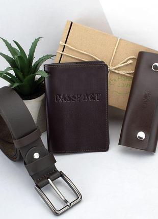 Подарунковий набір для чоловіка №14: ремінь + ключниця + обкладинка на паспорт (коричневий)2 фото