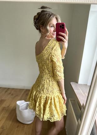 Желтое платье вышитые цветы3 фото