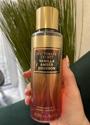 Парфюмированный спрей для тела victoria's secret santal berry silk fragrance mist 250 ml5 фото