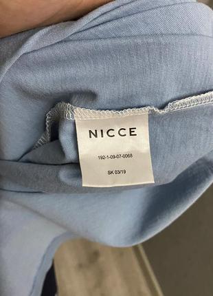Бело-голуба футболка от бренда nicce london6 фото