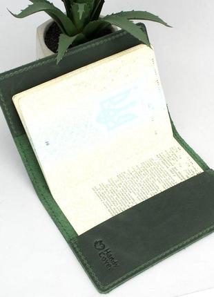 Обкладинка на паспорт шкіряна handycover hc0073 зелена2 фото