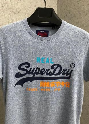 Блакитна футболка від бренда superdry3 фото