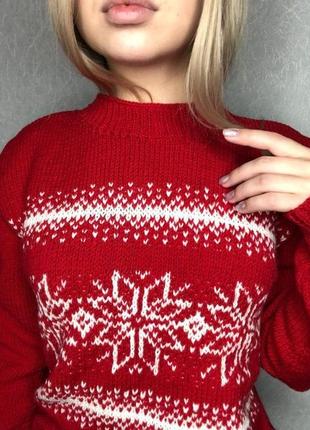 Уютный зимний свитер с новогодним принтом2 фото