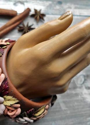 Широкий женский браслет из натуральной кожи терракотового цвета с розами5 фото